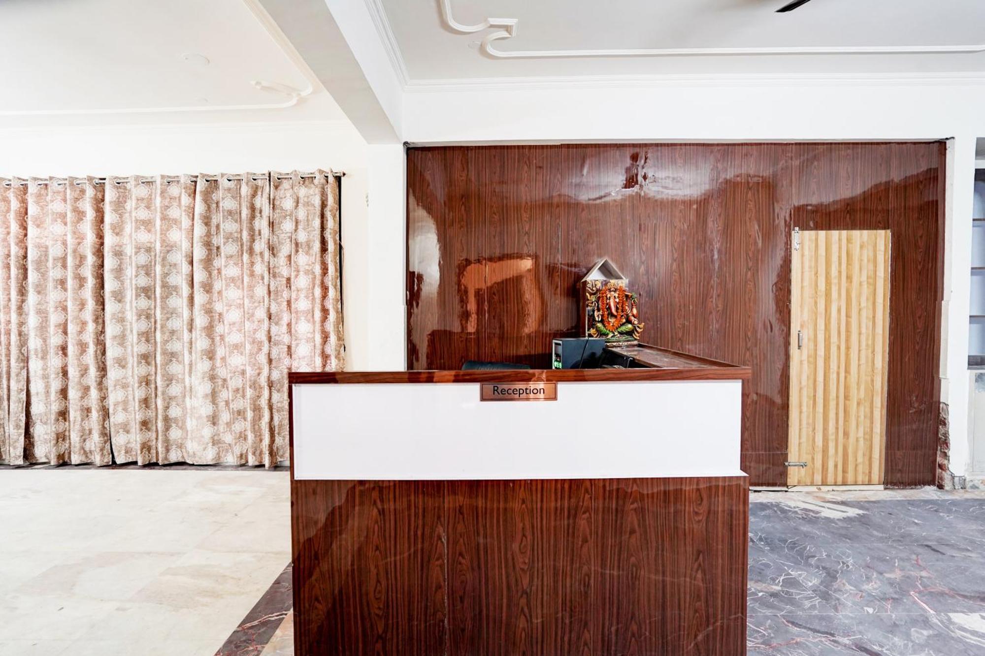 Hotel O Radisson Red Hotel & Restaurant Ghaziabad Eksteriør billede